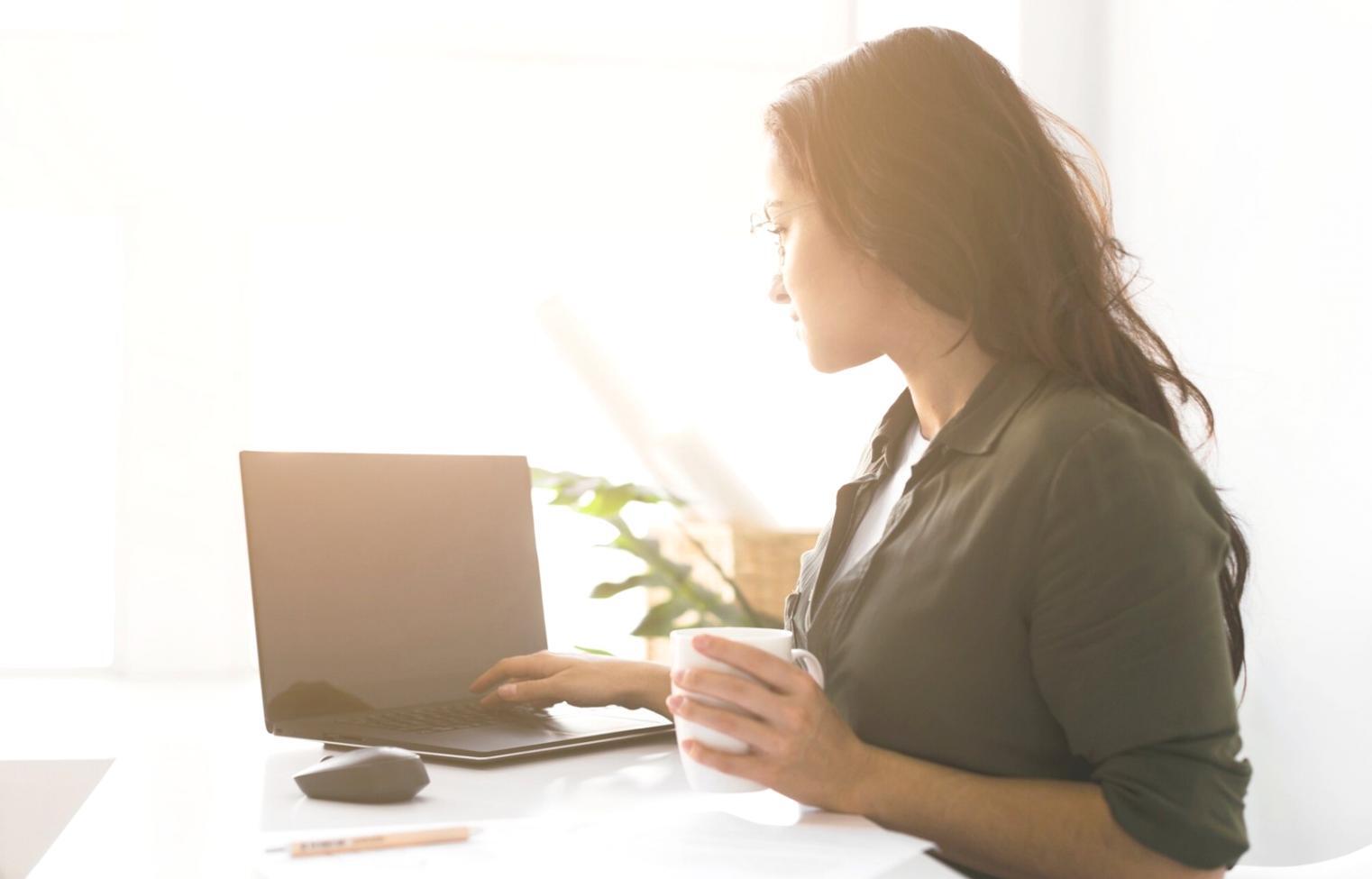 Professionelle Budgetberatung in modernem Büroambiente